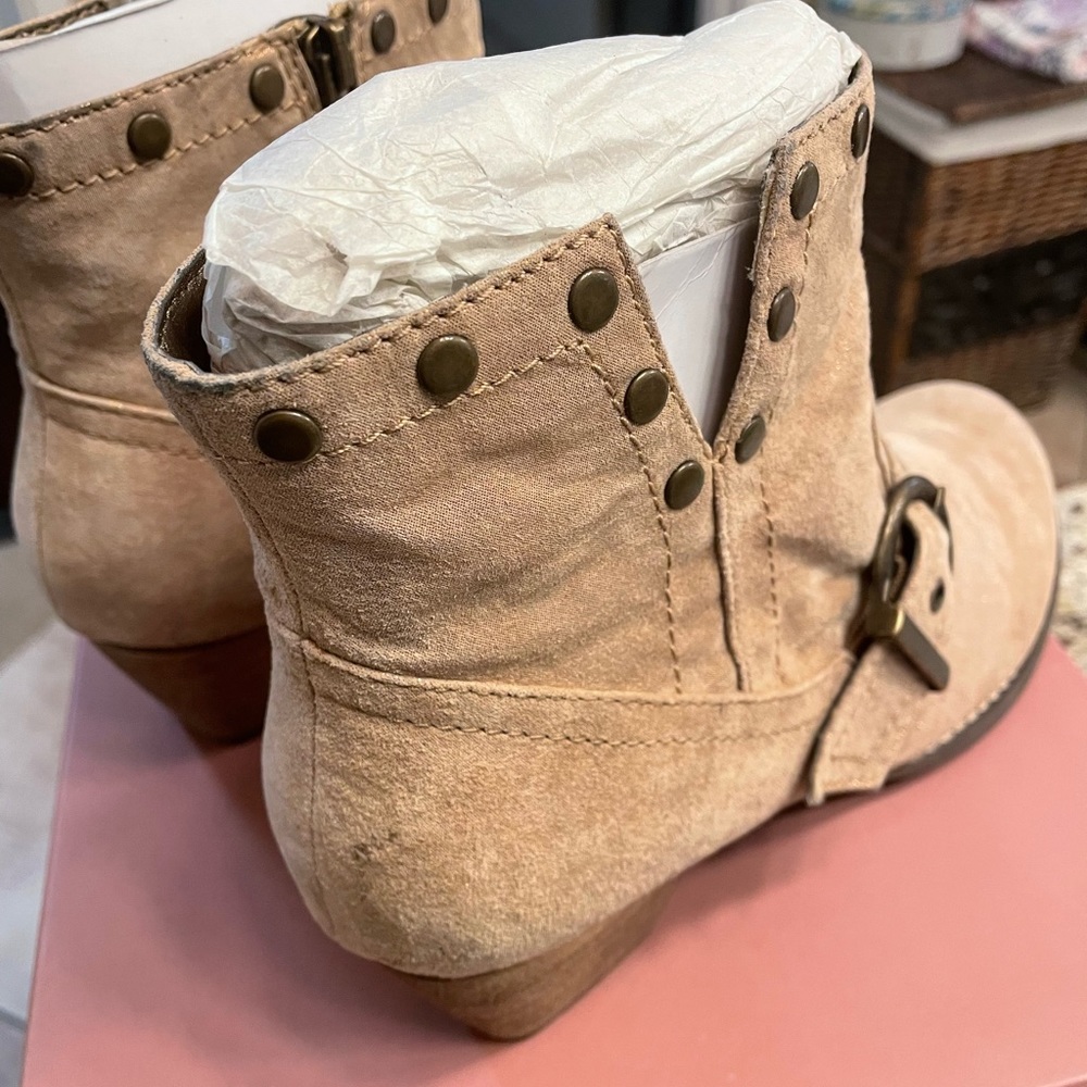 Gwyneth Alba Tan Ankle Boots New in box Size 10 M - Picture 8 of 14